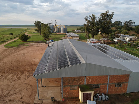 Imagem de um telhado com painel solar