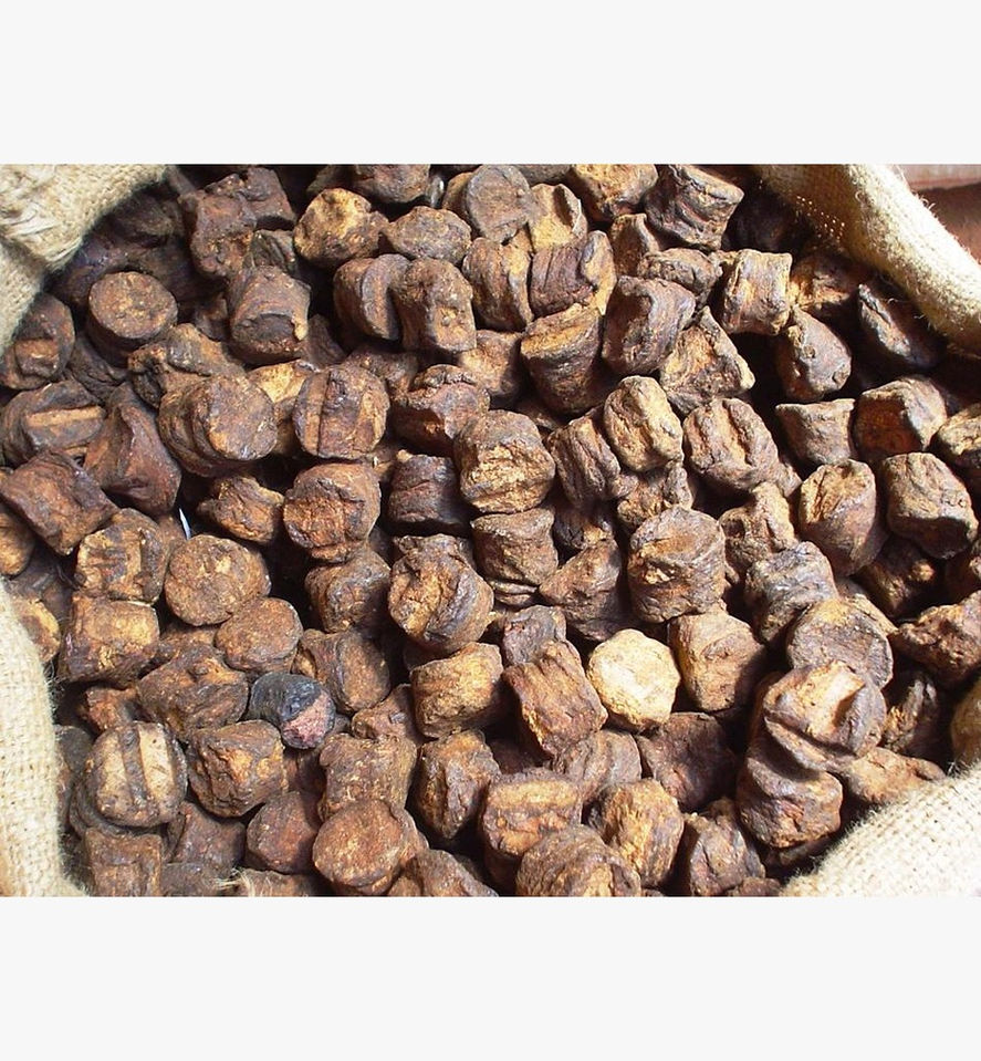 Indonesian Gambier Extract is a natural botanical resin derived from the Uncaria gambir plant, prized for its astringent properties and deep tannin content. Traditionally used in herbal medicine, tanning, and betel chewing blends, it offers a slightly bitter, earthy flavor and is valued for its versatility.

