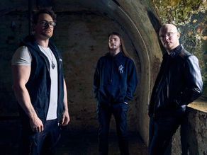 CHASING ZENITHS: Releases New Single & Video of “Slipstream” feat. CHARLOTTE WESSELS (Charlotte Wessels, former Delain)!