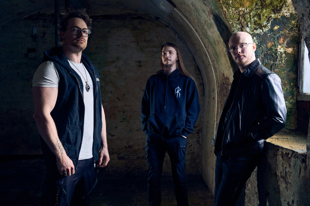 International Progressive/Symphonic Rock Project CHASING ZENITHS Releases Single & Video of âMidnight Rosesâ feat. VICKY PSARAKIS from Sicksense; Details of Debut Album âEpochs Changingâ Revealed!