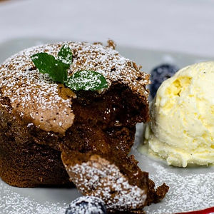 Soufflé au Chocolat mit Vanille Glace
