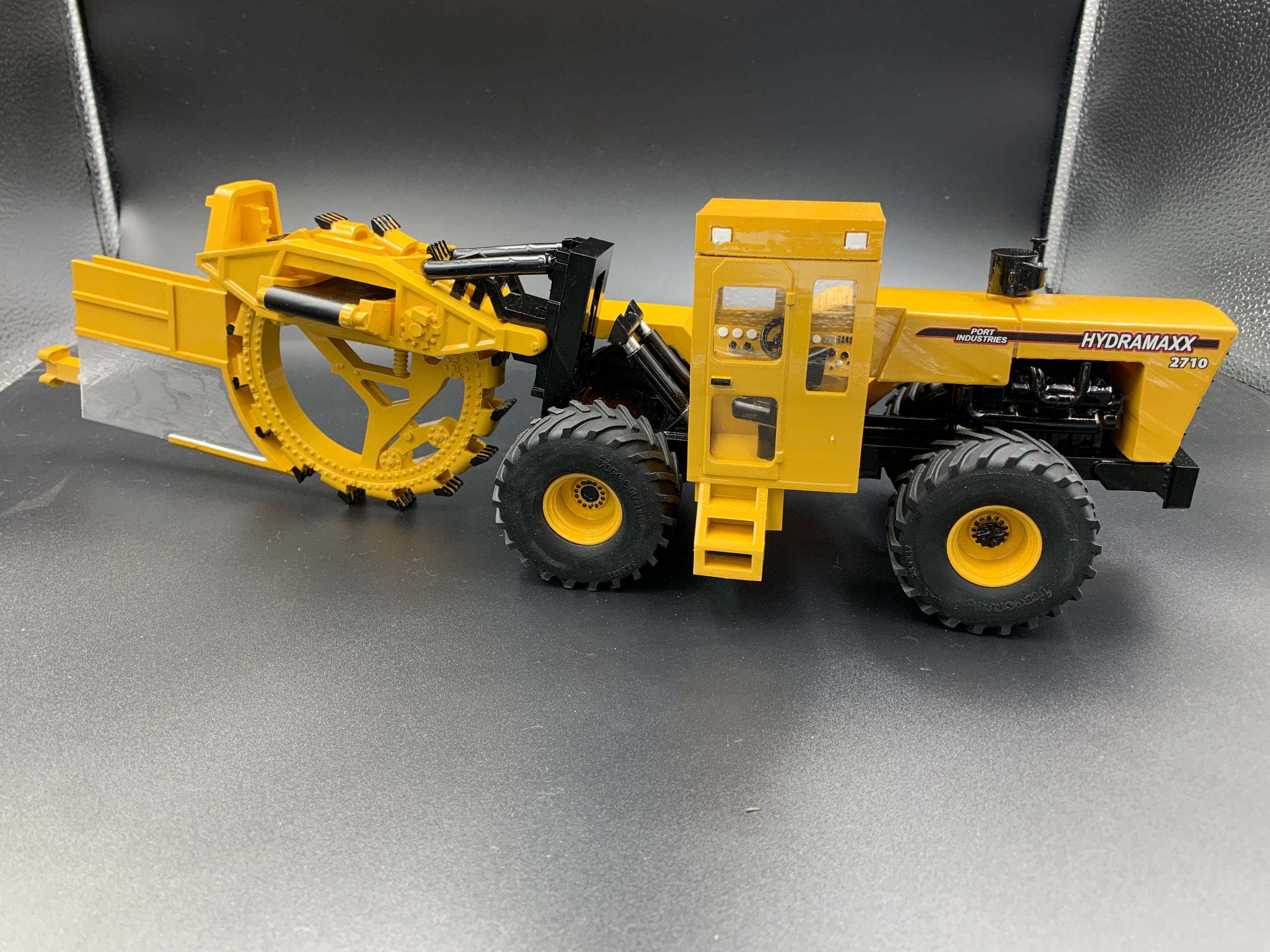 1/32 Hydramaxx 2710 Wheel Trencher