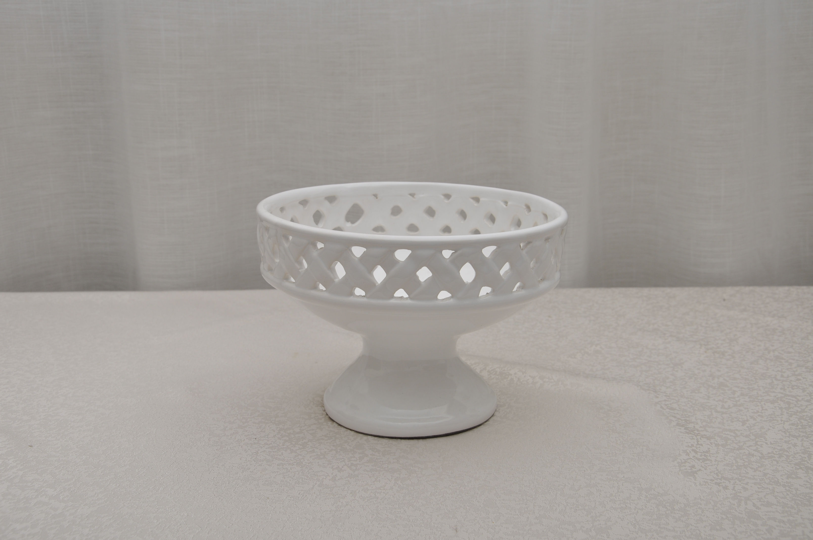 VASO EM PORCELANA TRELIÇADO MODELO TAÇA PEQUENA