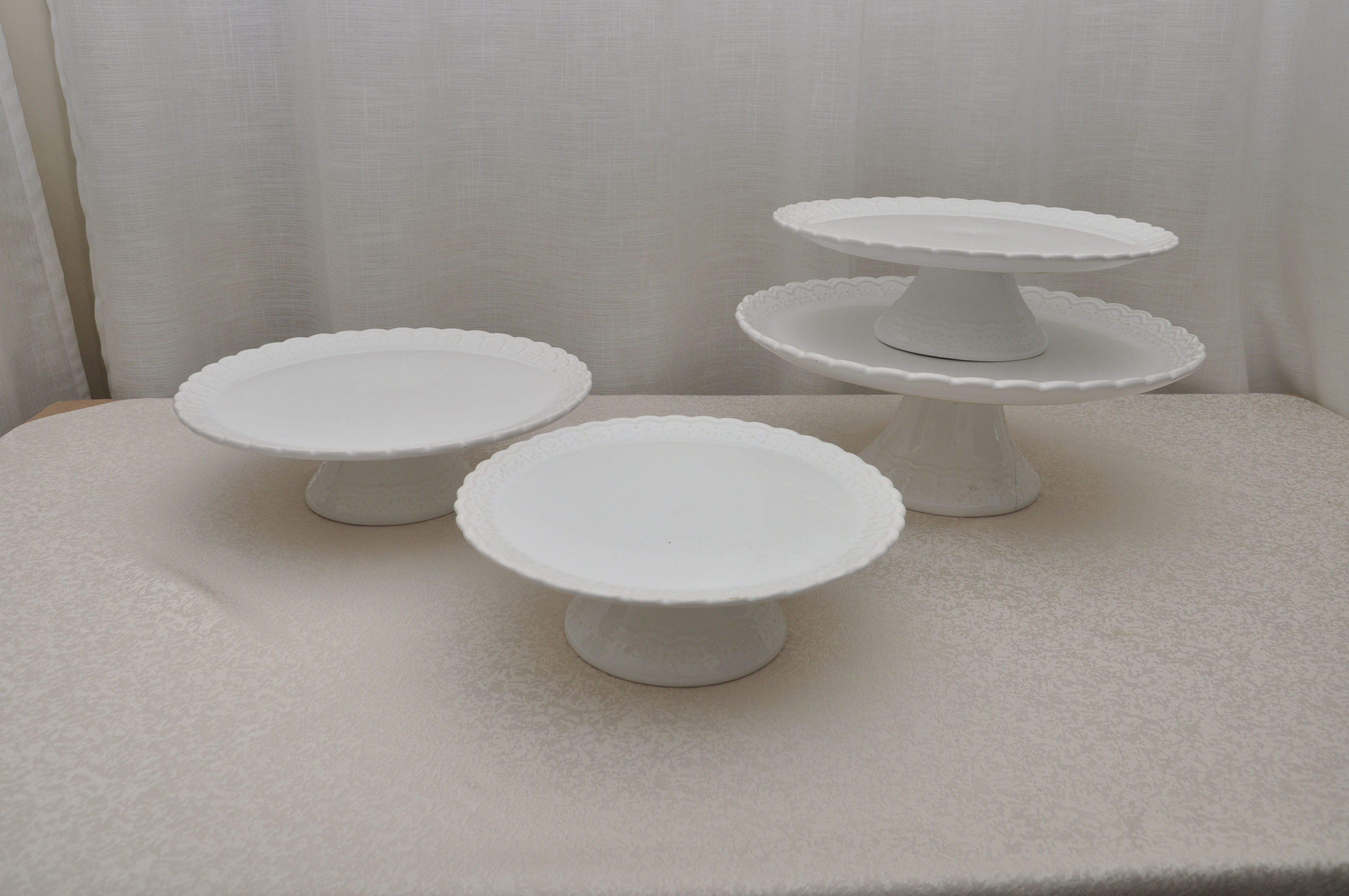 SUPORTES PARA DOCINHOS EM PORCELANA BRANCA