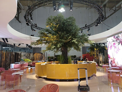 albero ricostruito per fiera milano