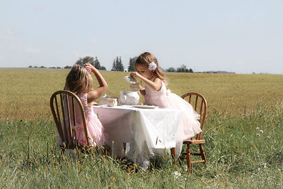 Kate & Leah at table (2016_12_31 14_42_2