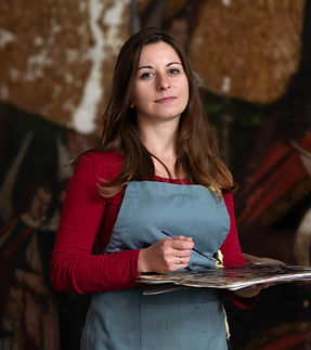Arleta Chwalik-Sadaić - Konserwatorka malarstwa i rzemiosła artystycznego. Pracowniczka Muzeum Narodowego w Krakowie