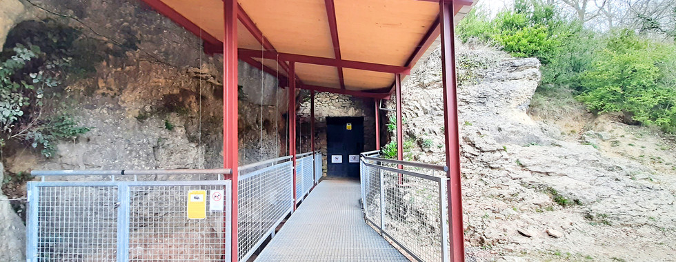  Cova del Toll. Parc Prehistòric de les Coves del Toll