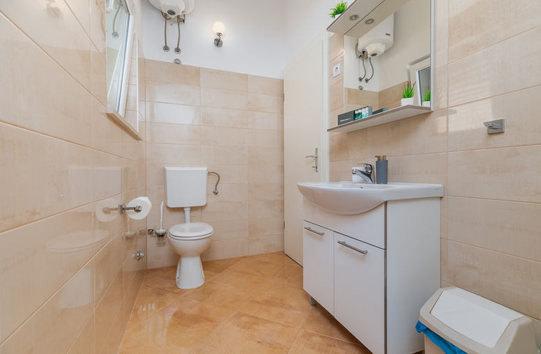 Bathroom interior with tiled design in Apartment 4, Medići.
