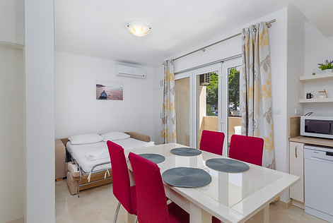 apartments-bosiljka-apartment-3-dinning-area-1.jpg