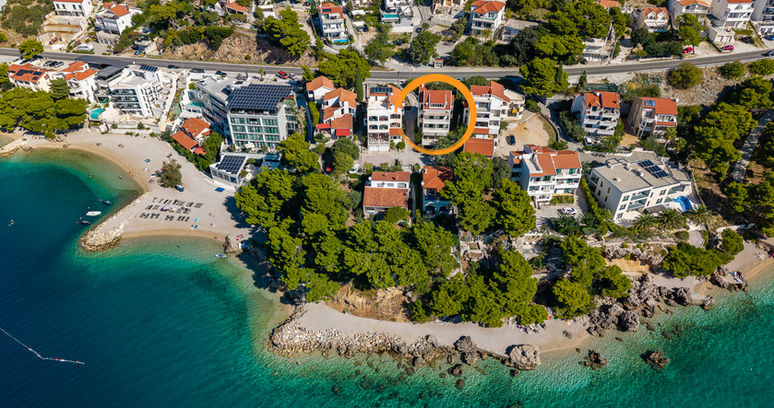 Aerial perspective of Apartments Bosiljka located close to the sea in Medići.