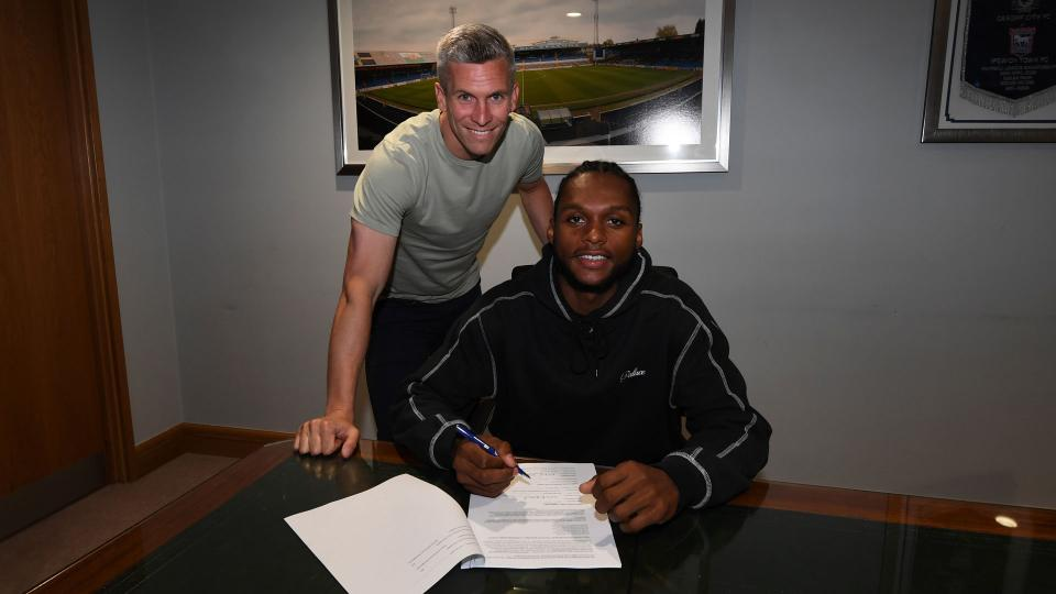 Mahlon Romeo signing.