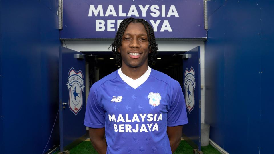 Jaden Philogene posing in Cardiff City shirt.