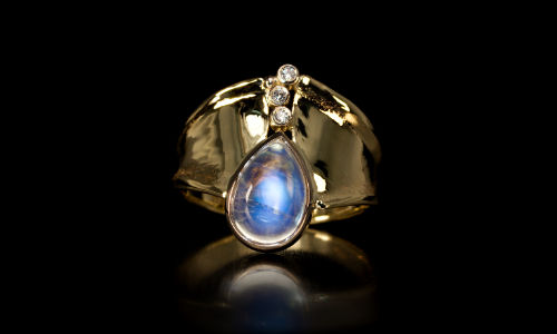 Regnbogamánasteinnshringur