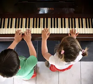kids_piano.webp