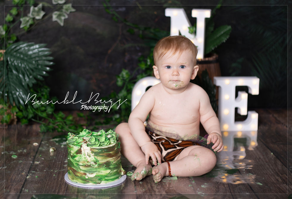 IMG_9005.jpgJungle balloon garland cake smash photoshoot Barnsley