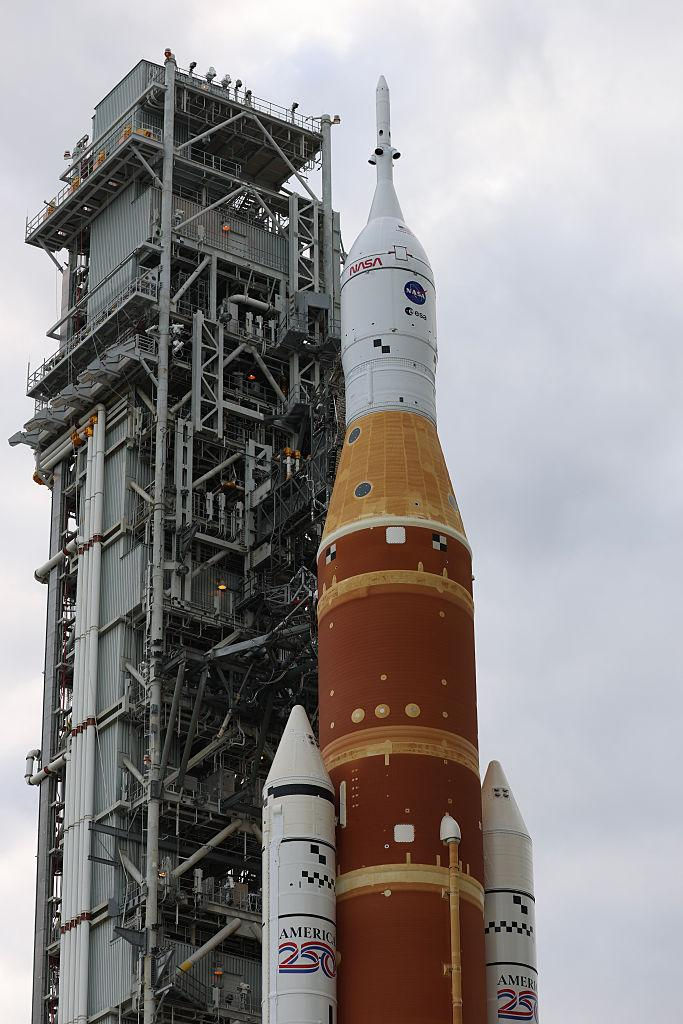 Image retrieved by ChatGPT of NASA ARTEMIS rolled out to the launch pad