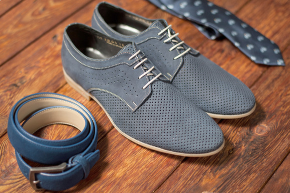 blaues Kleid Schuhe
