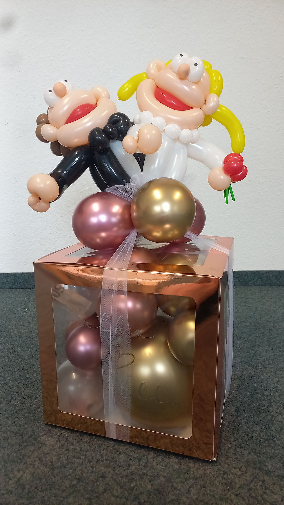 Geschenkbox mit Brautpaar