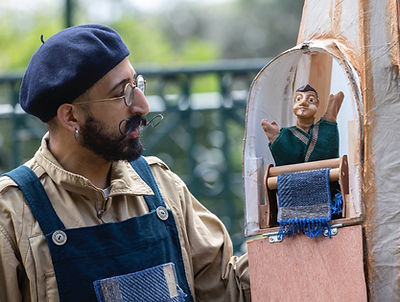 A La Puppet Carte