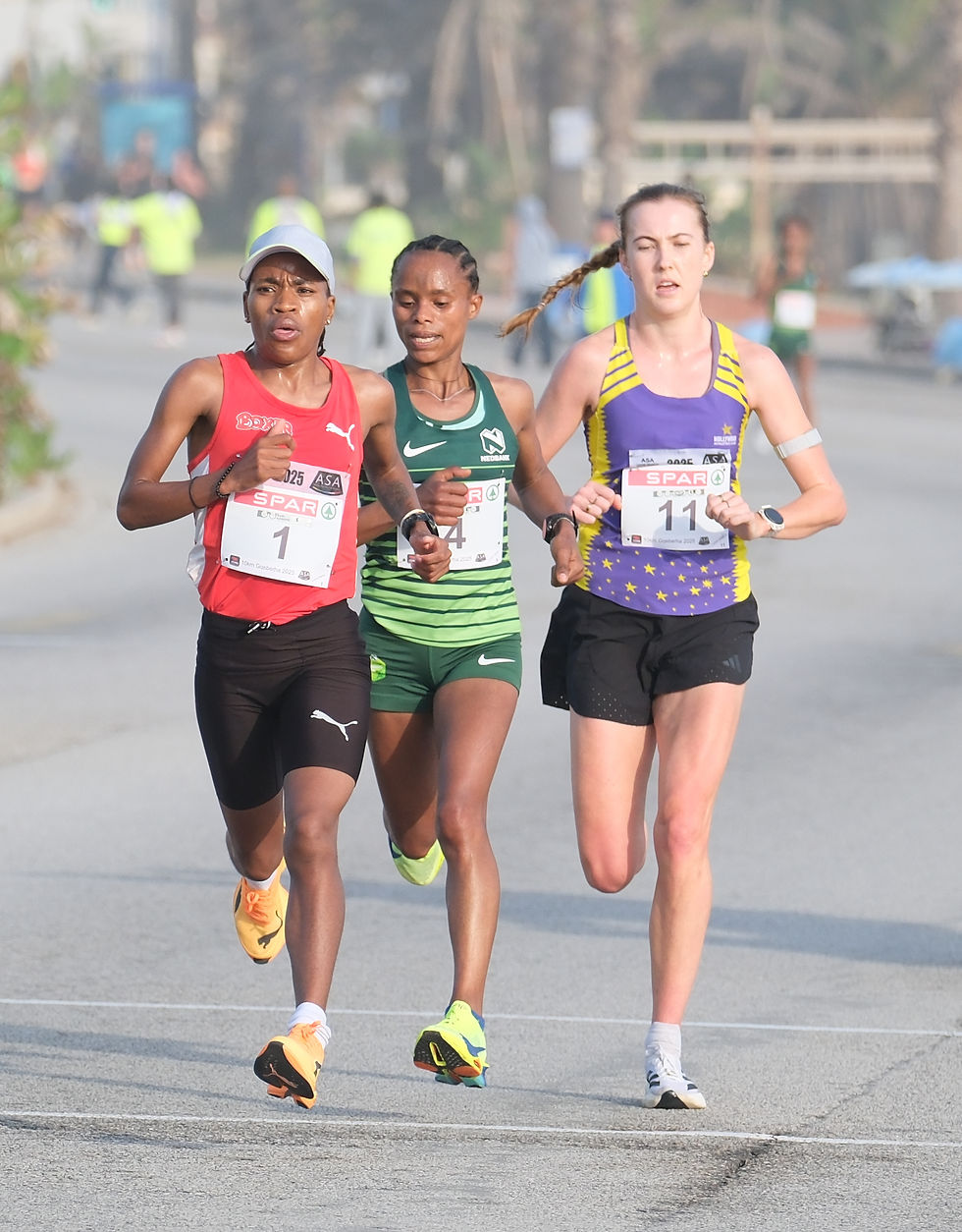 Xaba, Abaraya and Kavanagh in full flight during the closing stages of the SPAR Grand Prix Gqeberha. Photo Credit: Michael Sheehan.