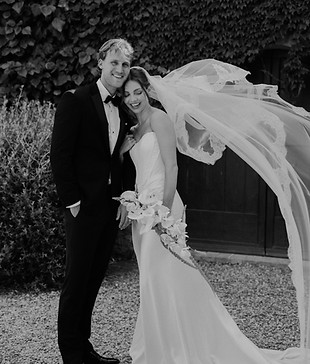 Trouwfoto van bruidspaar tijdens een destination wedding in Italië
