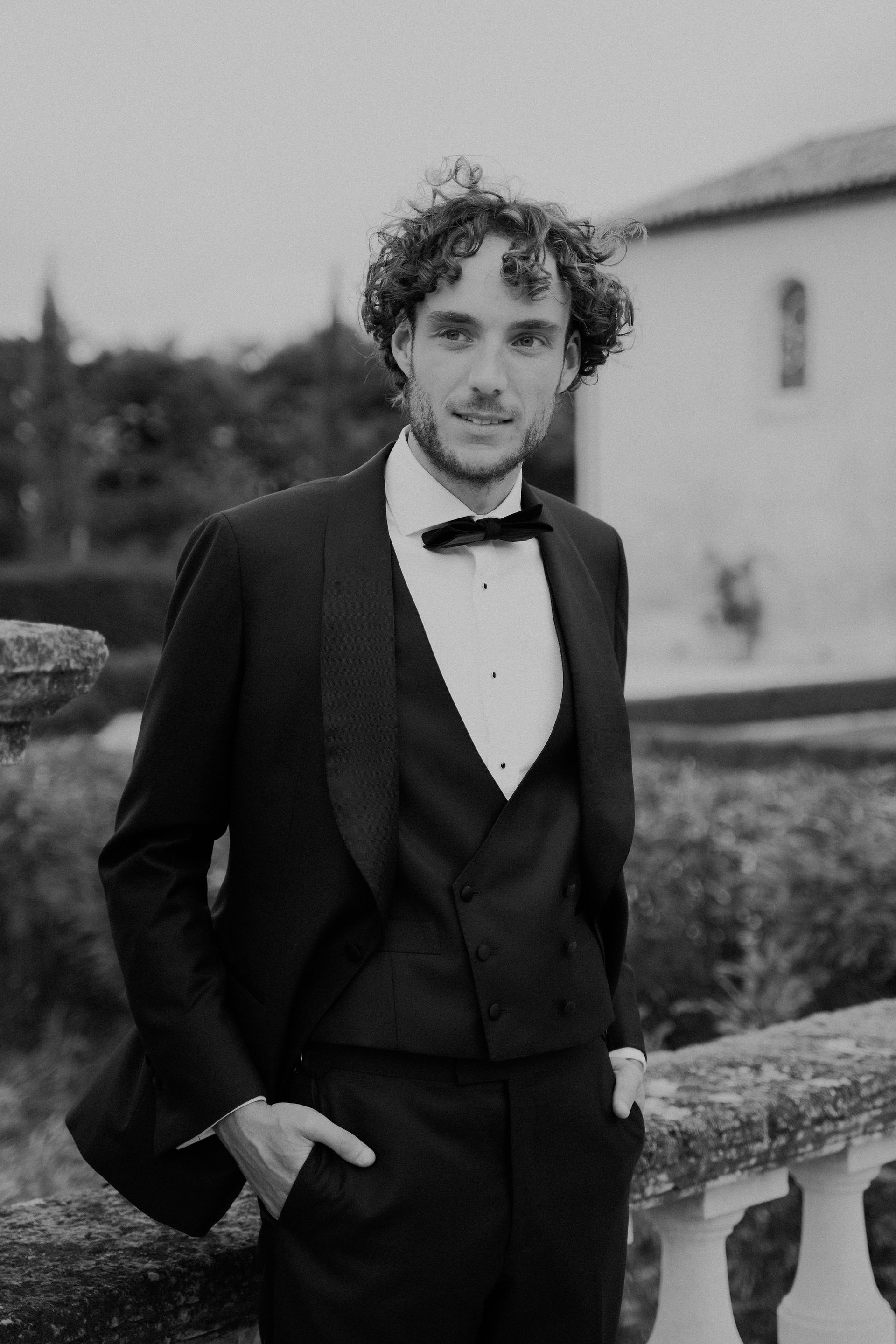 Portret van bruidegom bij Château de Tourreau