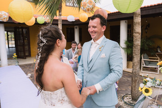 Moment van het jawoord tijdens ceremonie op Bonaire