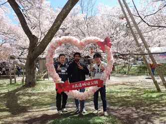 今年も研究室のみんなで高遠に花見へ行きました.ここでしかみられないタカトオコヒガンザクラはとってもきれいでした.多くの屋台でおいしいものも食べました.