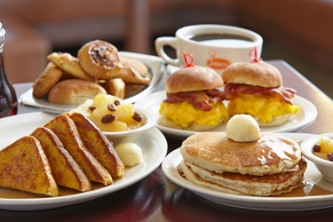 Junior's Restaurant & Bakery