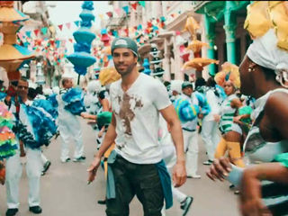 Enrique Iglesias anota su hit número 40 en Hot Latin Songs