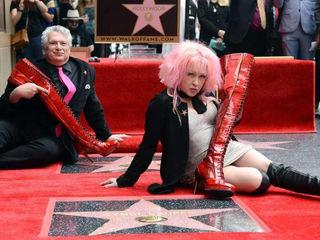 Cindy Lauper tiene su estrella en el Paseo de la Fama
