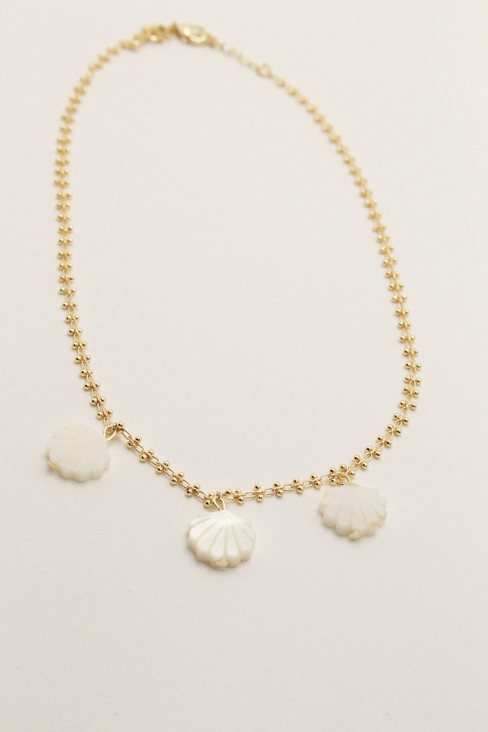 Thumbnail: 3 minishells necklace