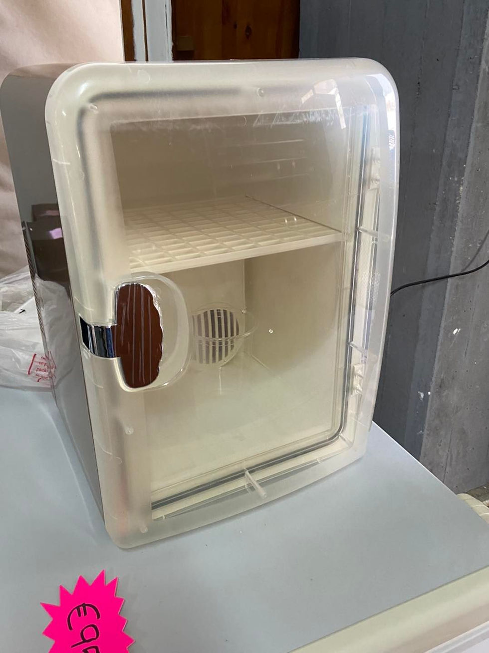 Thumbnail: Thermo Electric Cooler & Warmer (3available)