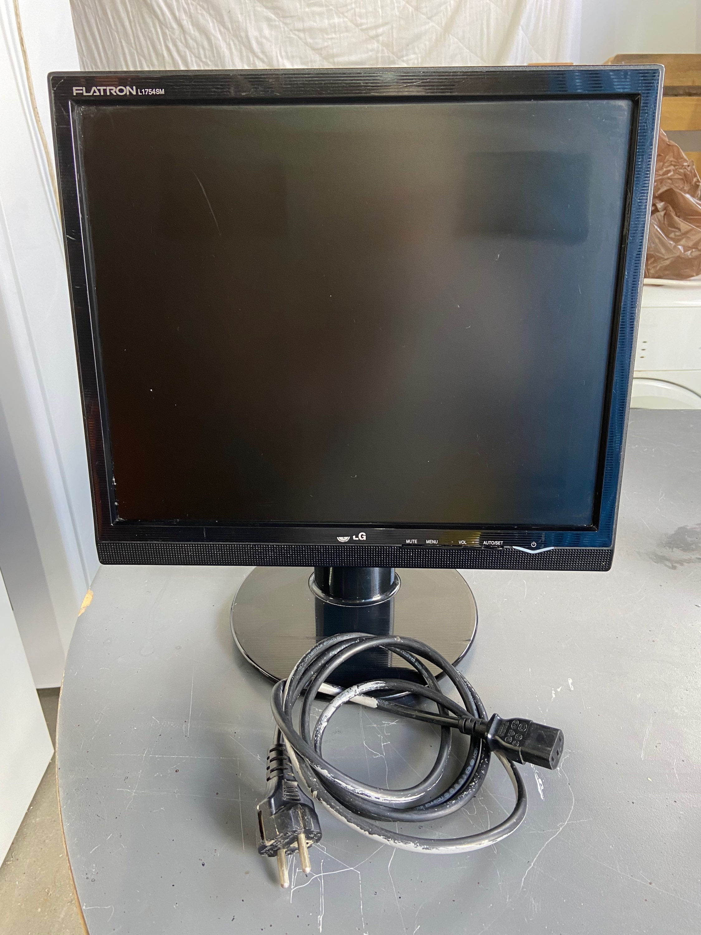 LG L1754SM-PF computer monitor 43.2 cm (17") 1280 x 1024 pixels Black 