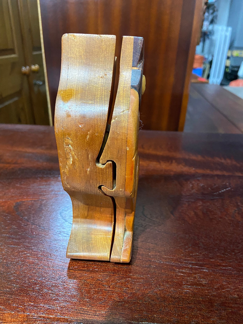 Thumbnail: This skillfully carved kangaroo box holds a secret