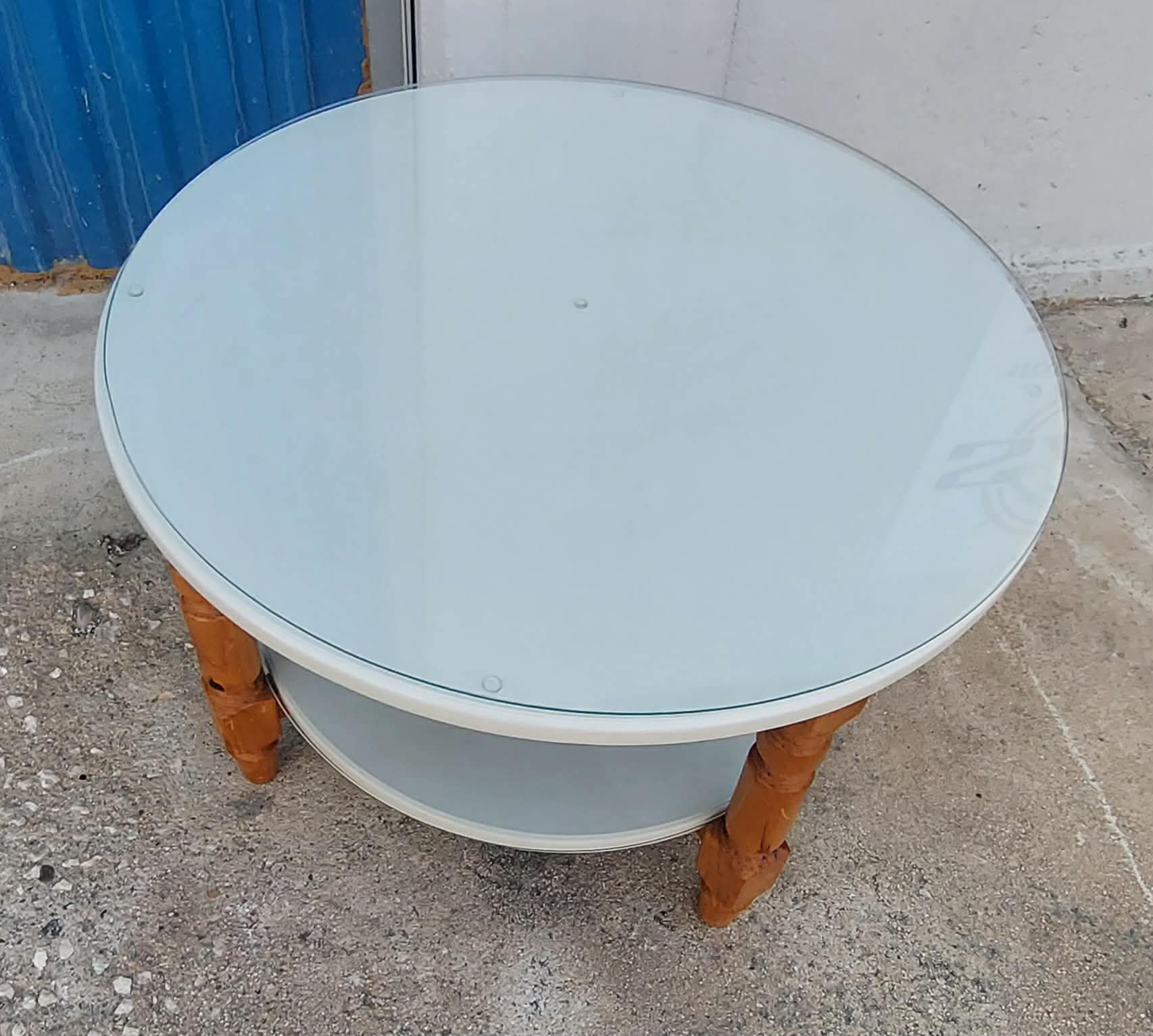Pine and white round coffee table (75 x 47) €50