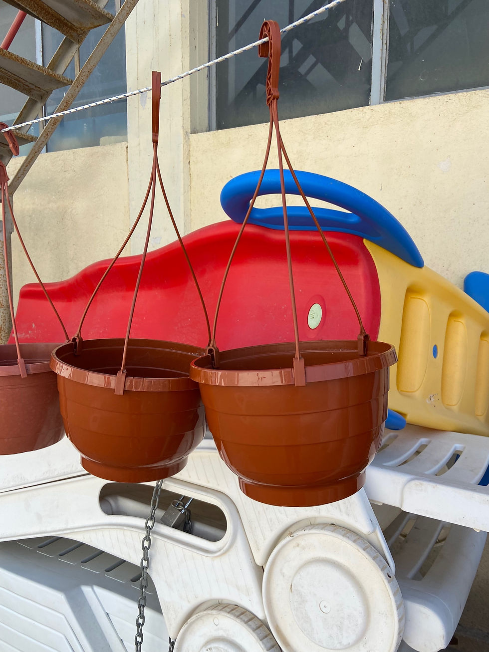 Thumbnail: Selection of hanging basket planters and tubs (sold as job lot) 