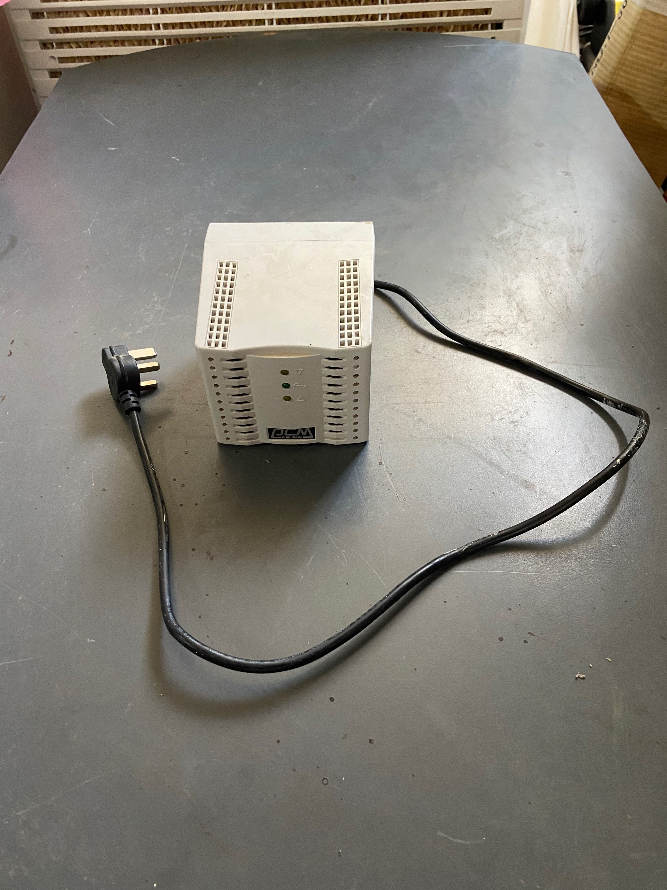 POWERCOM AVR MODEL TCA-2000 Stabilization type square transformer