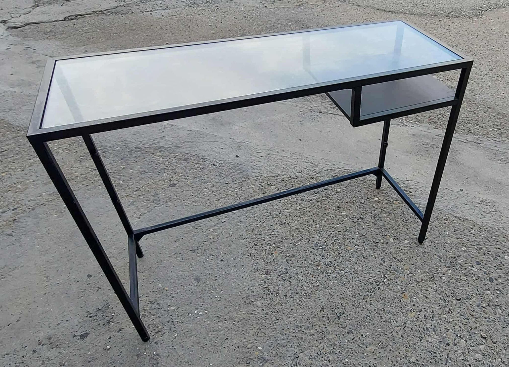 Metal and glass console table (100 x 36 x 74) €75