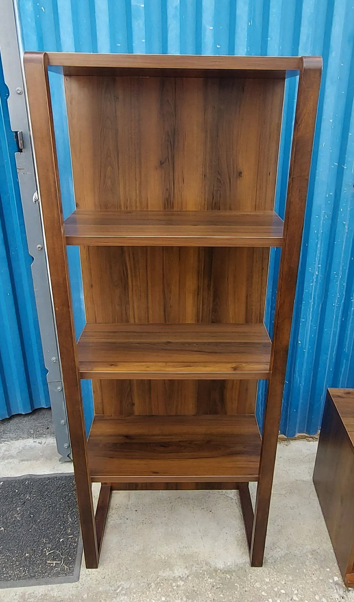 Dark veneer 3 shelf bookcase (55 x 32 x 142) €60