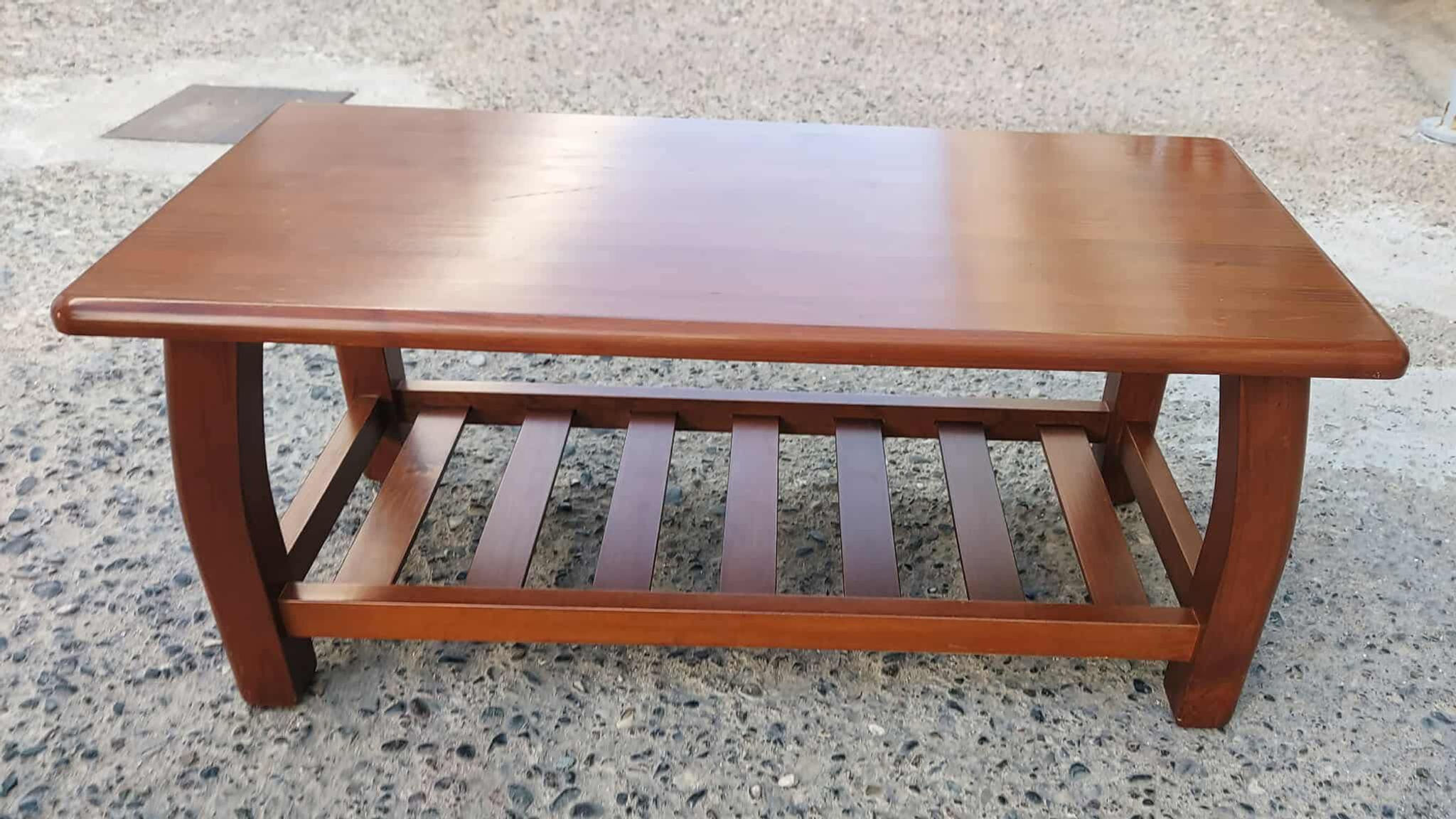 Large high quality Danves cherrywood coffee table with shelf (100 x 51 x 43)