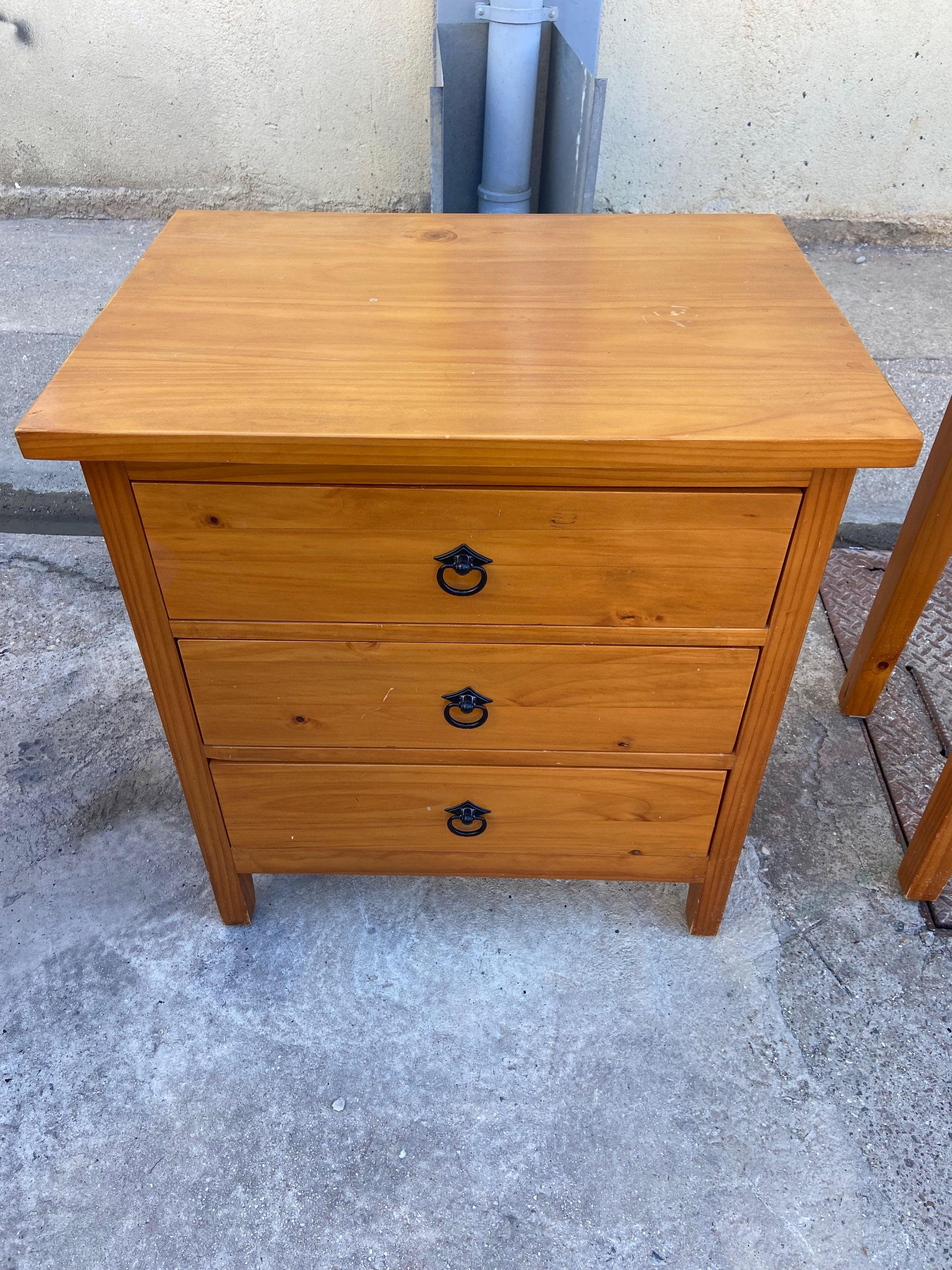 Cherrywood chest of 3 drawers 