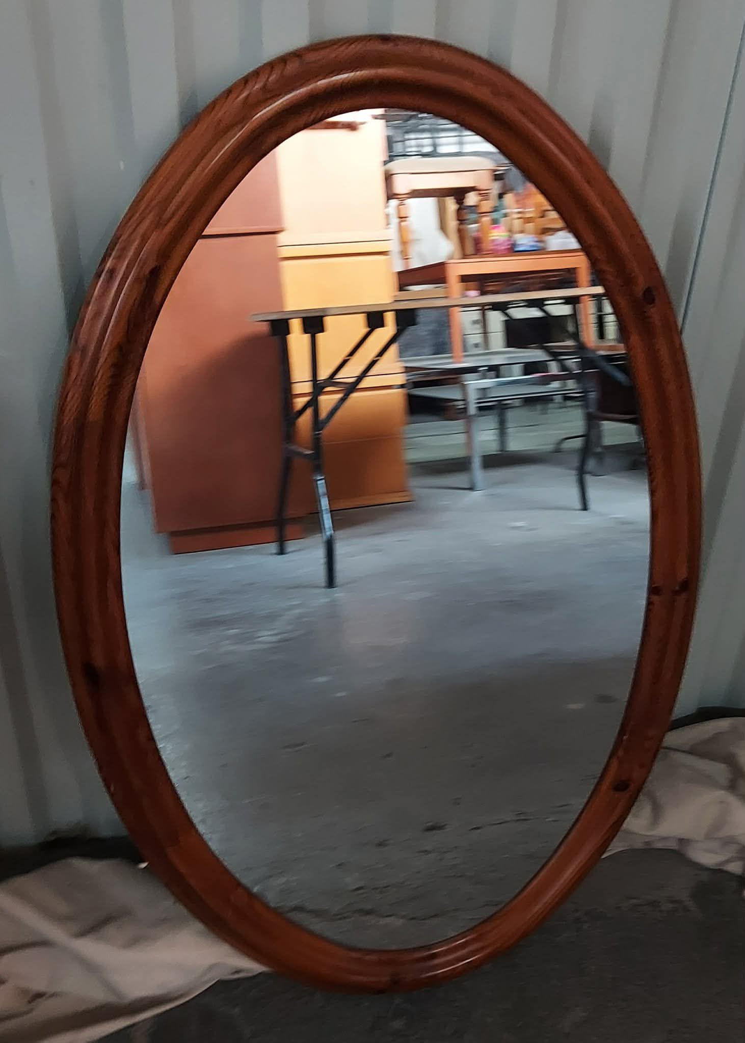 High quality oval mirror (61 x 94) €55