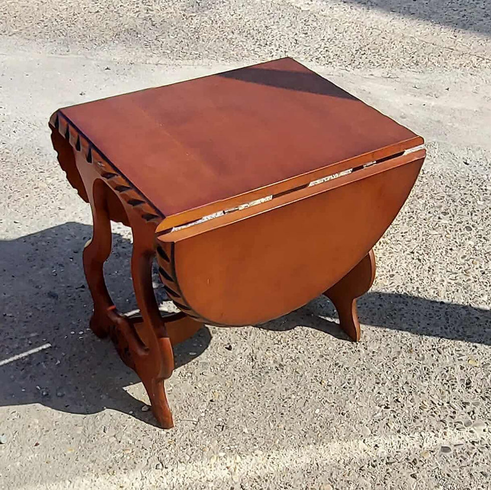 Thumbnail: Vintage drop leaf coffee table closed  40 x 52 x 47 open 90 x 52 x 47) €140