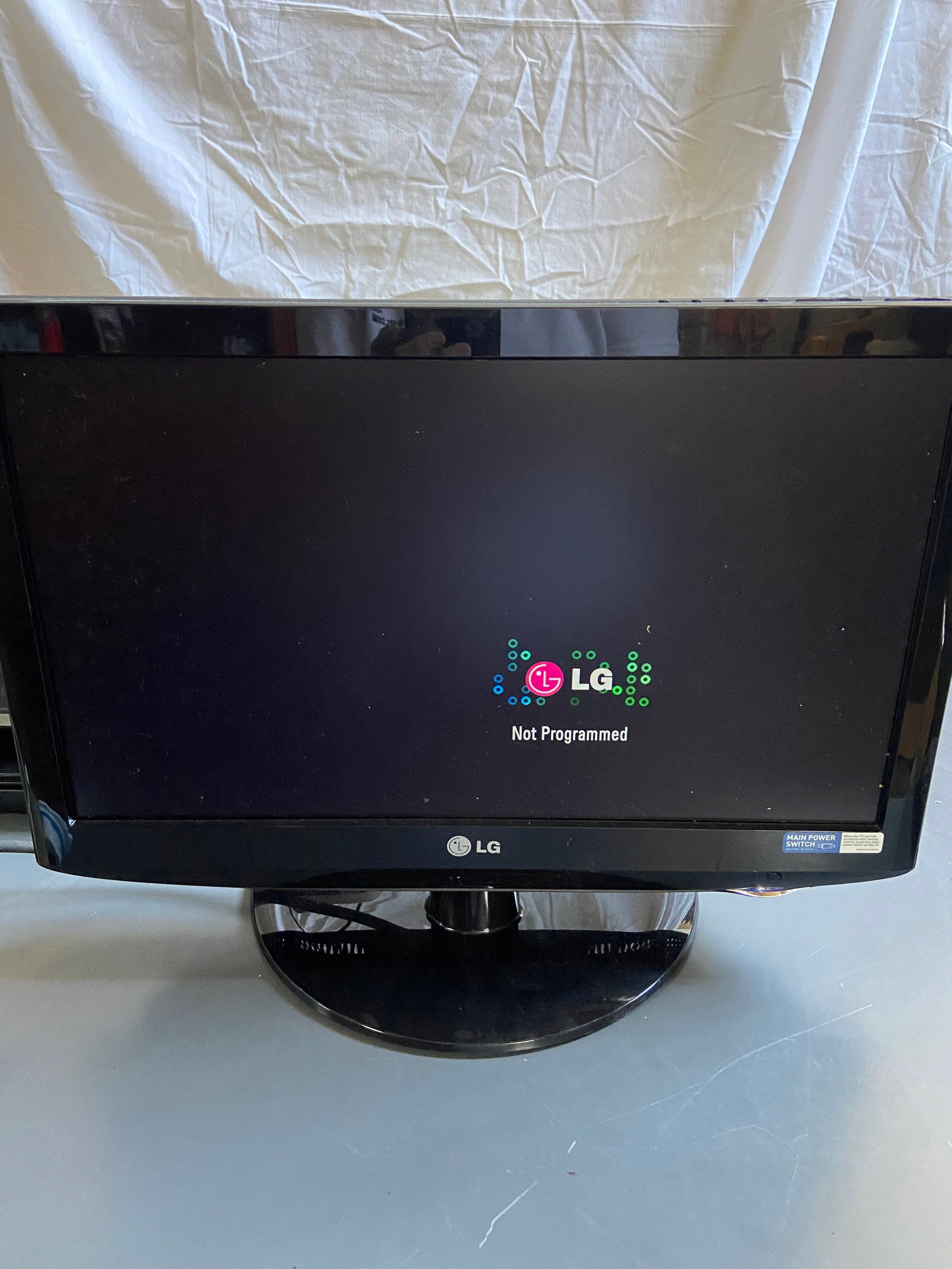 LG LD320 19" LCD TV 