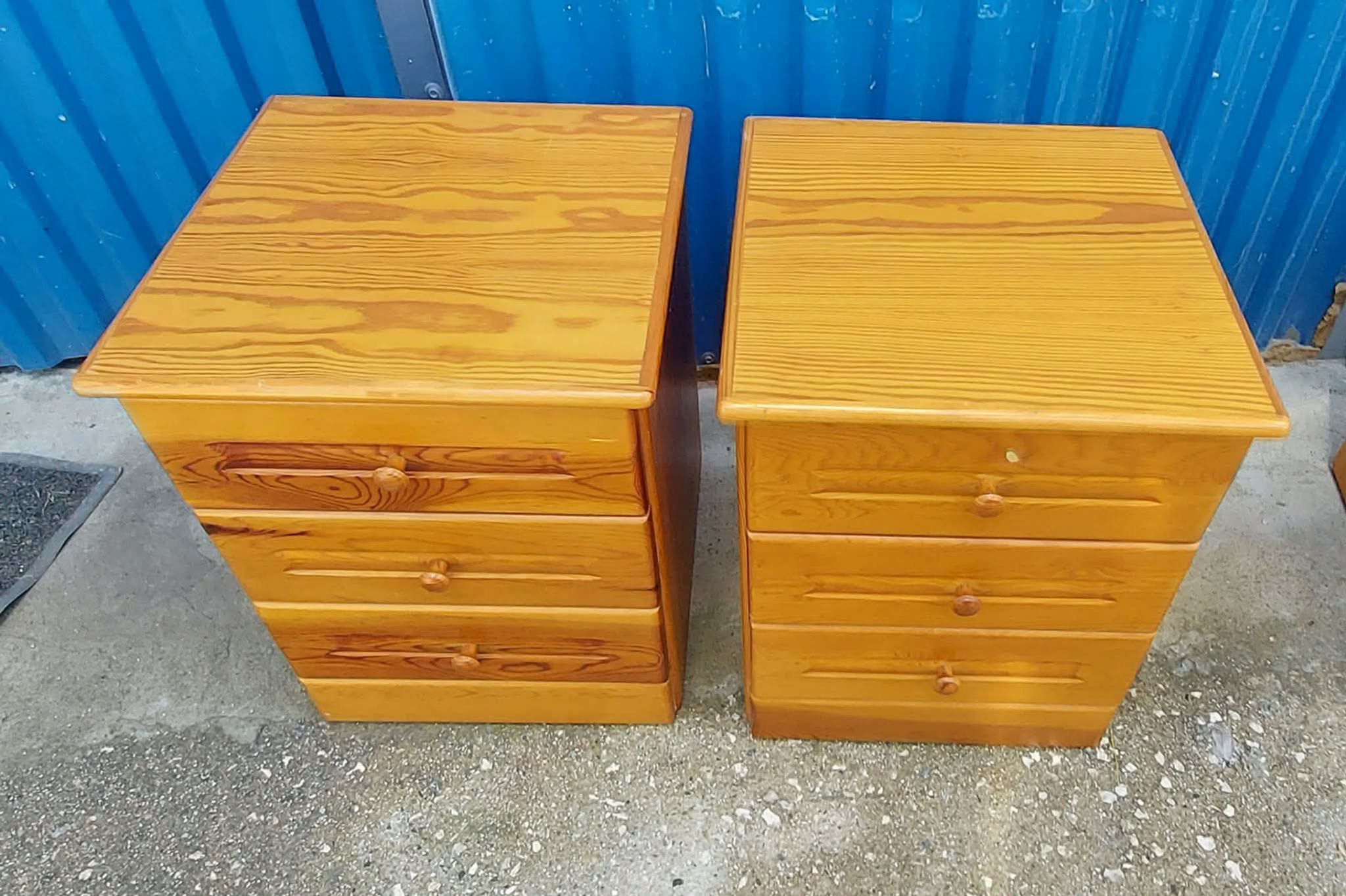 Pair of 3 drawer pine bedsides (43 x 42 x 55) €55