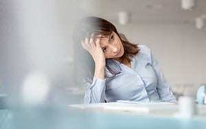  Jeune femme Contempler