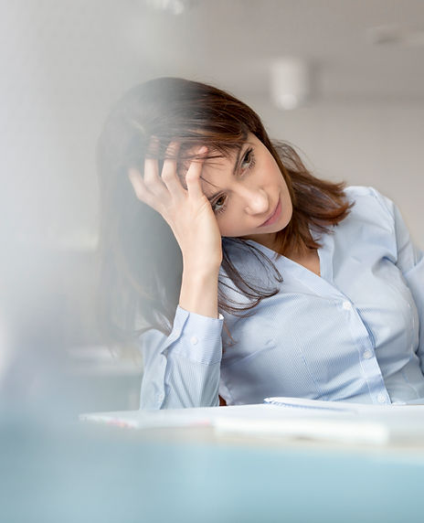 Femme de bureau stressée