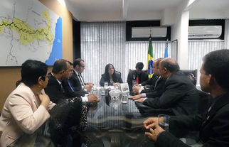 Comitiva com 16 vereadores capixabas pede apoio de Rose para resolver demandas de municípios do inte